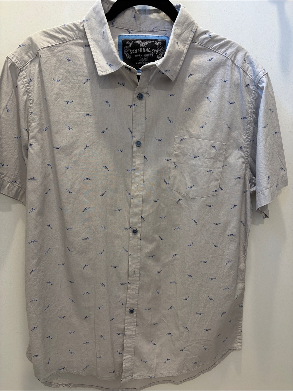 Short-Sleeve “Slim Fit” Light Gray Shirt with Blue Marlin fish Print